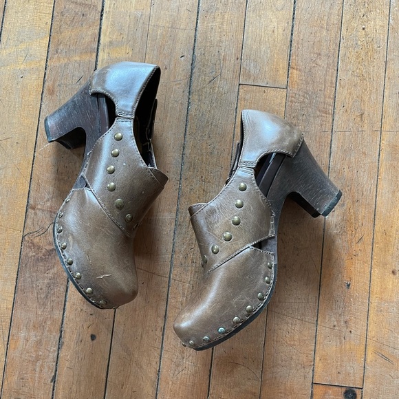 Dansko Ryder, studded, leather, 3” heeled shoes - Picture 4 of 8